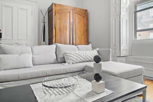 Old Port Montreal Apartments By Restavio