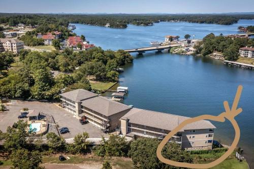 Apartamento Unique, Lakefront Corner Condo With 2 En Suite Brs