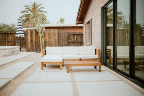 Desert Hues: A Private & Spacious Retreat W/pool
