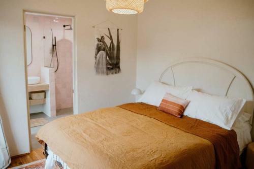 Desert Hues: A Private & Spacious Retreat W/pool