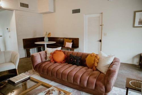 Desert Hues: A Private & Spacious Retreat W/pool