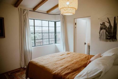 Desert Hues: A Private & Spacious Retreat W/pool