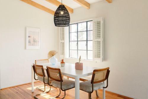 Desert Hues: A Private & Spacious Retreat W/pool