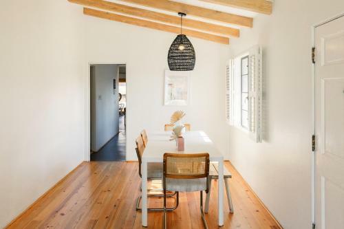 Desert Hues: A Private & Spacious Retreat W/pool