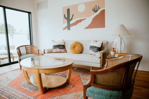 Desert Hues: A Private & Spacious Retreat W/pool