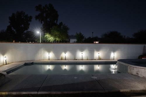 Desert Hues: A Private & Spacious Retreat W/pool