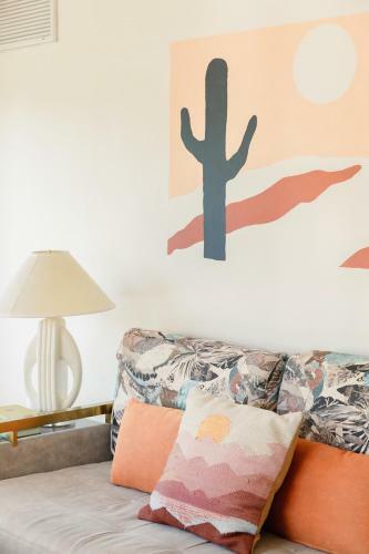 Desert Hues: A Private & Spacious Retreat W/pool