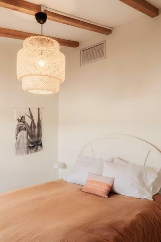 Desert Hues: A Private & Spacious Retreat W/pool