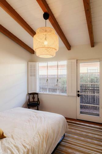Desert Hues: A Private & Spacious Retreat W/pool