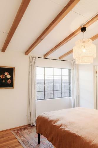 Desert Hues: A Private & Spacious Retreat W/pool