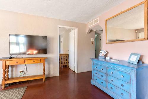 Classy 1940's Midtown Tucson Casita