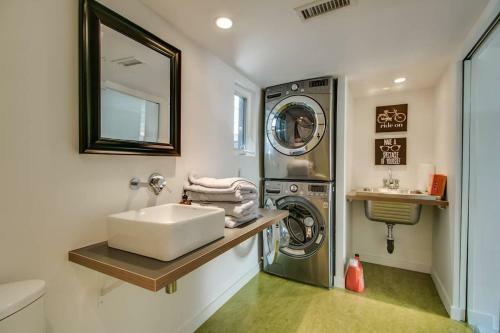Vintage Charm W Modern Comforts Pool And Hot Tub