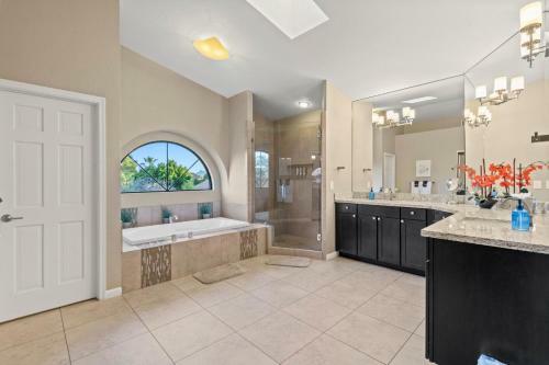 Premier Hosts Present Scottsdale Luxury Oasis With Lagoon Pool