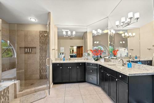 Premier Hosts Present Scottsdale Luxury Oasis With Lagoon Pool
