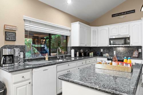 Premier Hosts Present Scottsdale Luxury Oasis With Lagoon Pool