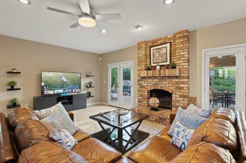Premier Hosts Present Scottsdale Luxury Oasis With Lagoon Pool