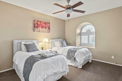 Premier Hosts Present Scottsdale Luxury Oasis With Lagoon Pool