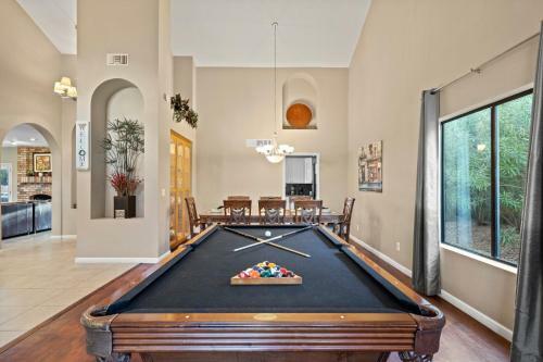 Premier Hosts Present Scottsdale Luxury Oasis With Lagoon Pool