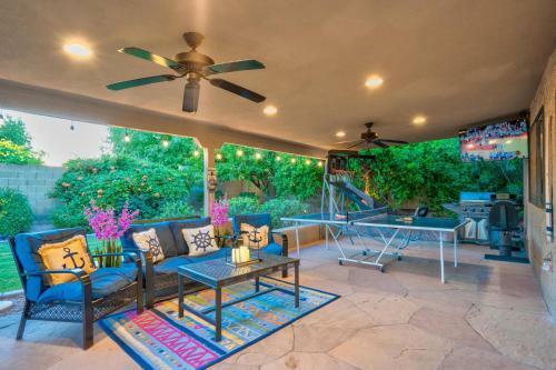 Premier Hosts Present Scottsdale Luxury Oasis With Lagoon Pool