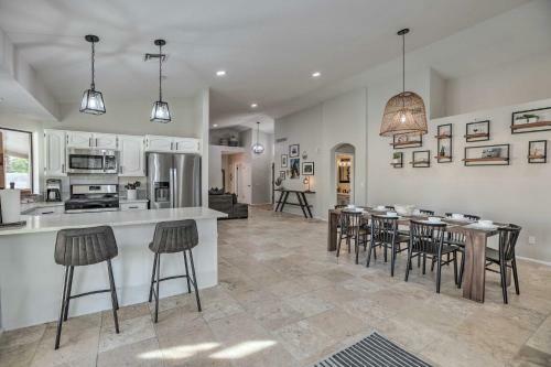 Upscale Home With Pool Less Than 5 Miles To Golfing