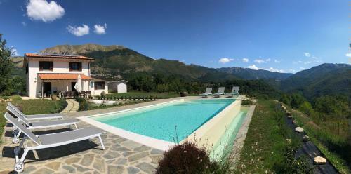 Villa 360 Views, Private Infinity Pool, Pisa, Lucca, Florence, Large Garden