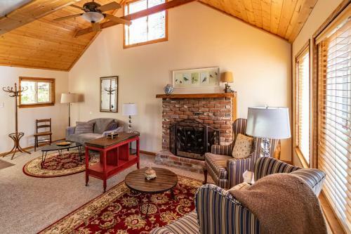 The Cottage At Bass Lake