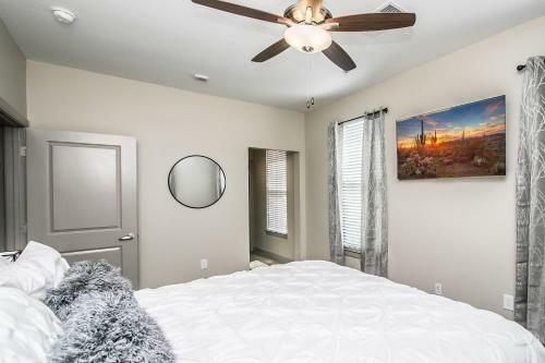 Rooftop Pool - Tpc, Shopping & Dining 2 Miles Wtih Parking - 4427
