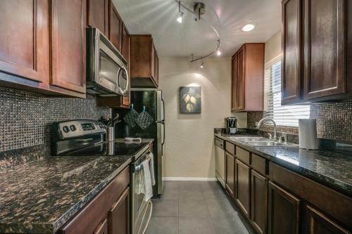 Beautiful North Scottsdale 2 Bedroom Condo
