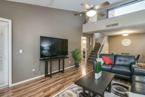 Beautiful North Scottsdale 2 Bedroom Condo