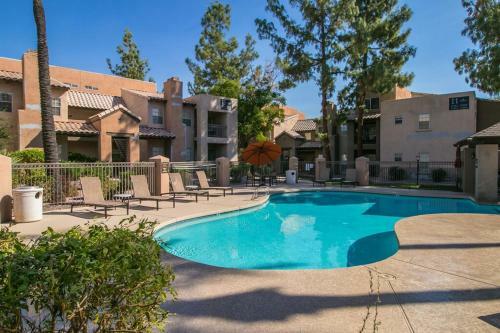 Beautiful North Scottsdale 2 Bedroom Condo