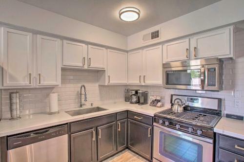 Stylish Scottsdale Oasis Close To Old Town!