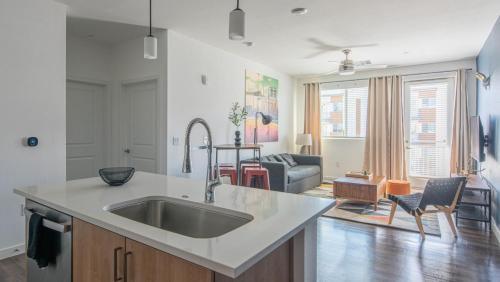 Wanderjaunt - Alexan Scottsdale Apartments
