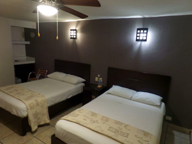 Uke Inn Hotel & Suites Xamaipak