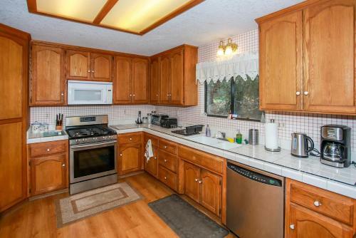 Bear Castle-1854 By Big Bear Vacations