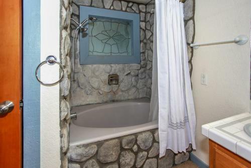 Bear Castle-1854 By Big Bear Vacations