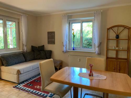Nettes 2 Zimmer Apartment Autobahnn�he