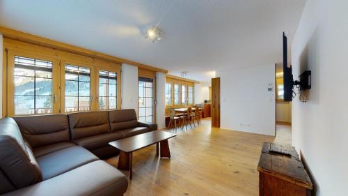 Modern And Spacious Apartment With Balcony Facing South, Marietta #2