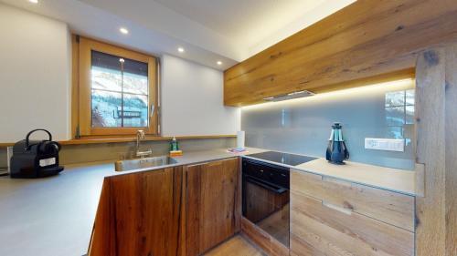 Modern And Spacious Apartment With Balcony Facing South, Marietta #2