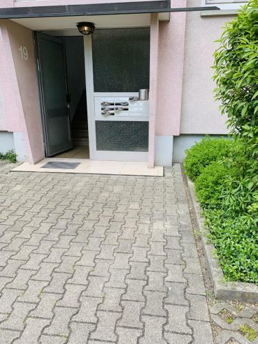 Drei Zimmer Apartment Am Rhein