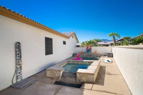 Villa With Private Pool And Jacuzzi Gameroom Walk To Festivals