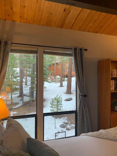 Woodsy Retreat Near Northstar & Lake