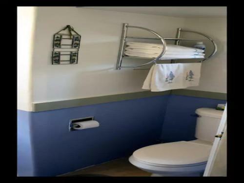 Cozy Muir Cottage - In Town - Pet Friendly