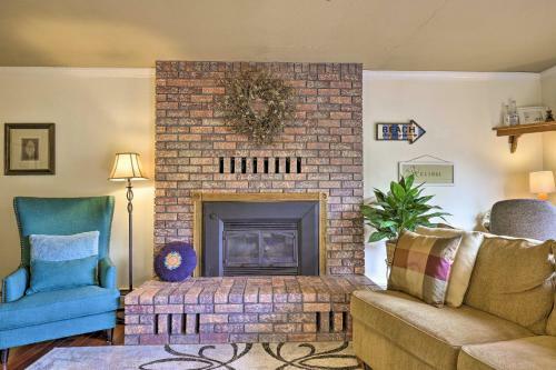 Tasteful Home With Stunning River And Valley View