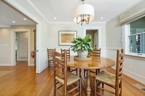 The Oxbow House - Designer 3bd/2ba Home