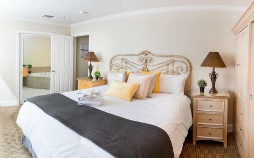 Apartamento Top King Suite 40% Off: Full Kitchen, Peaceful Views