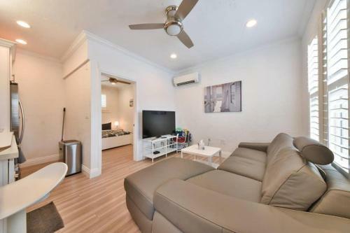 Apartamento 1000#4 Modern Beach Home, Steps From Sand W/ac!