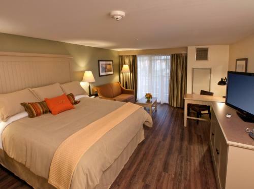 1000 Islands Harbor Hotel