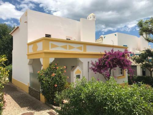 Villa C/ Piscina Pr�xima Da Praia