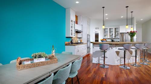 Private Home Ocean View, Air-conditioned Just Steps To The Beach
