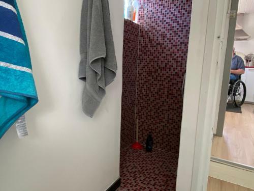 Charmerende �ldre Sommerhus T�t P� Strand Og City